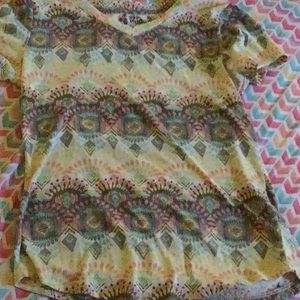 A beautiful short sleeve shirt